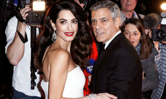 Trykket bilder av Clooney-tvillingene: - Fotografene klatret på gjerdet vårt